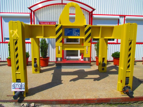 4700 号提升梁装置