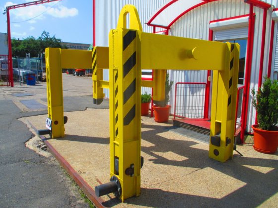 4700 号提升梁装置