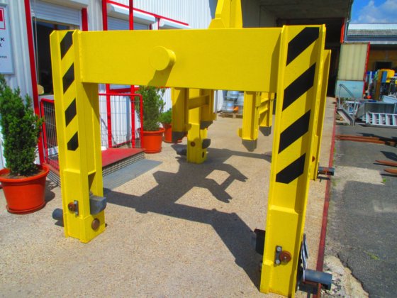 4700 号提升梁装置