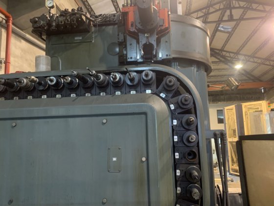 1981 安田臥式中心機 YBM-90N