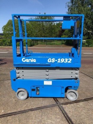 2012 Genie gs1932