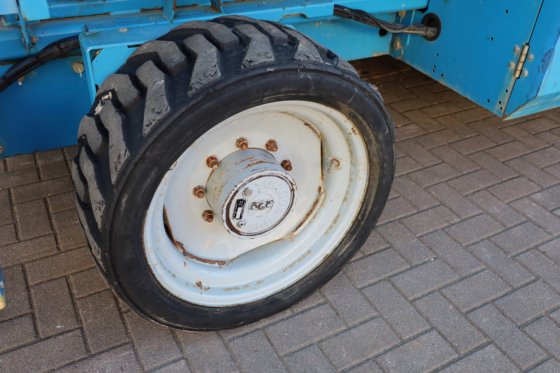 2012 GENIE GS4390