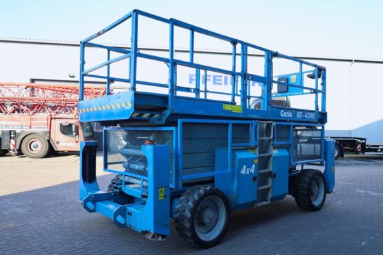 2012 GENIE GS4390
