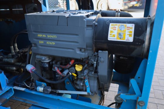 2012 ジーニー GS4390