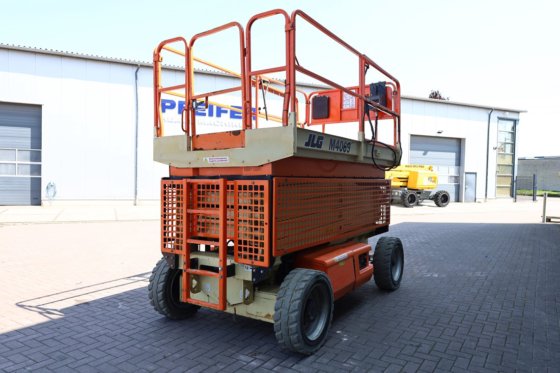 2013 JLG M4069