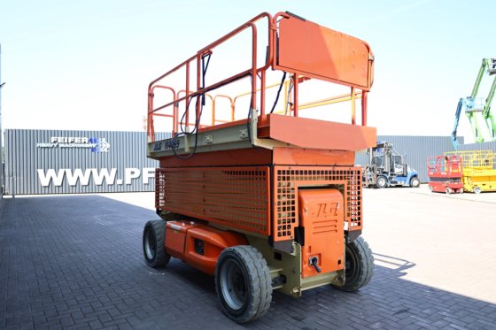 2013 JLG M4069