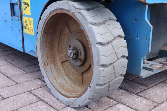 2013 ジーニー GS4047