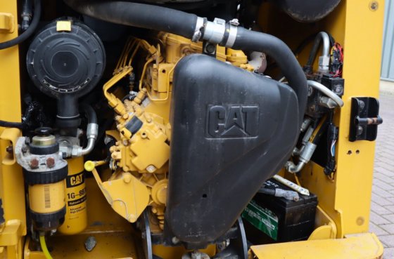 2019 キャタピラー 216b3