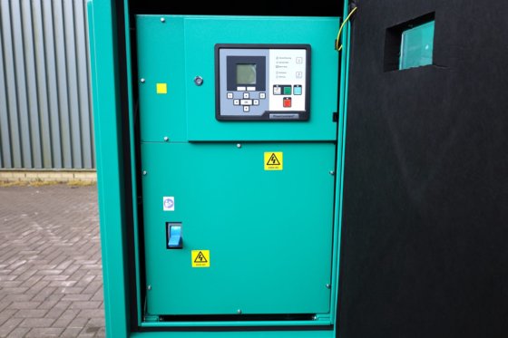 2025 キュミンズ C220D5EQ