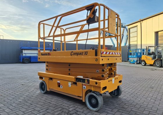 2011 HAULOTTE Compact 10