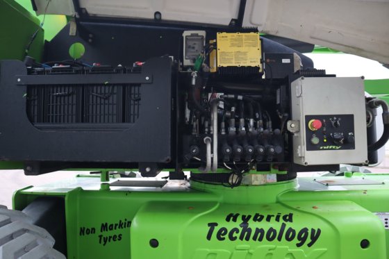 2015 ニフティリフト HR28 ハイブリッド