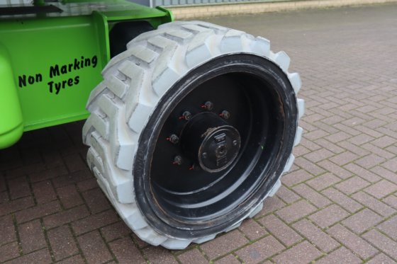 2015 ニフティリフト HR28 ハイブリッド