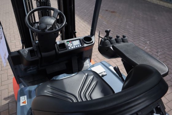 2022 丰田 8FBM20T