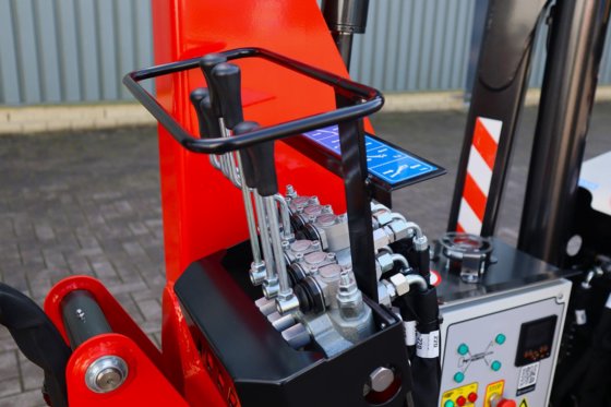 2024 プラットフォームBASスパイダー15.75 PRO