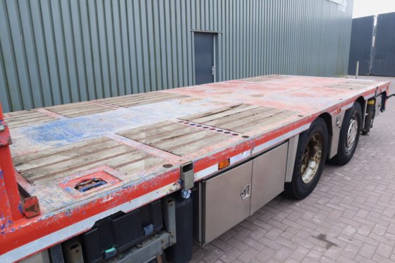 2007年DAF CF85，配备HMF 85t/m起重机