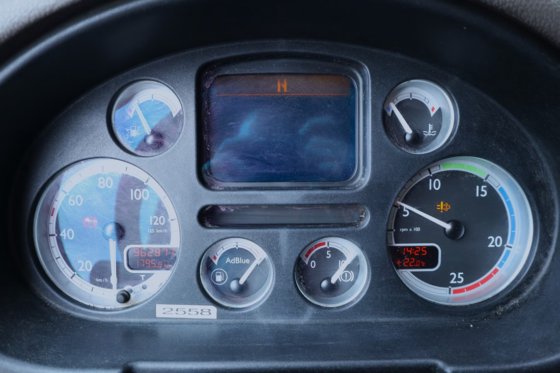 2007年DAF CF85，配备HMF 85t/m起重机