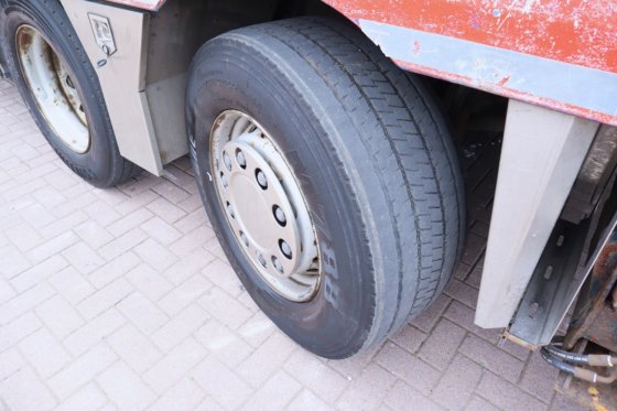 2007年DAF CF85，配备HMF 85t/m起重机