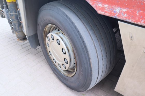 2007年DAF CF85，配备HMF 85t/m起重机