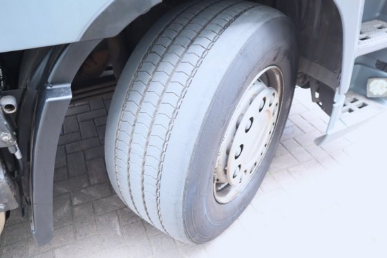 2007年DAF CF85，配备HMF 85t/m起重机