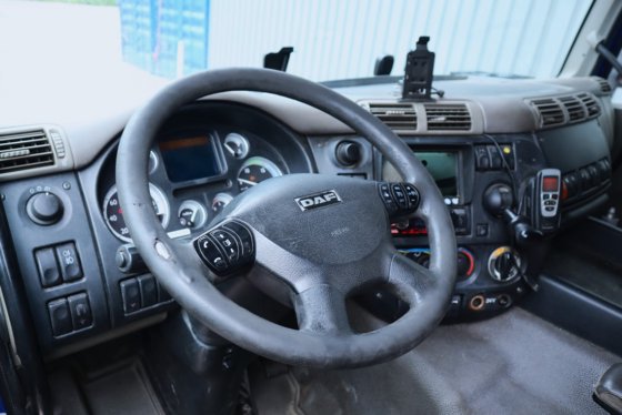 2007年DAF CF85，配备HMF 85t/m起重机