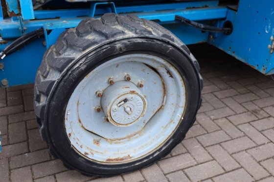 2012 ジーニー GS4390