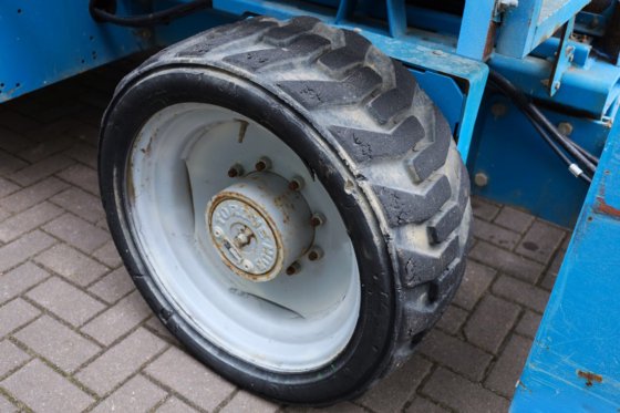 2012 ジーニー GS4390