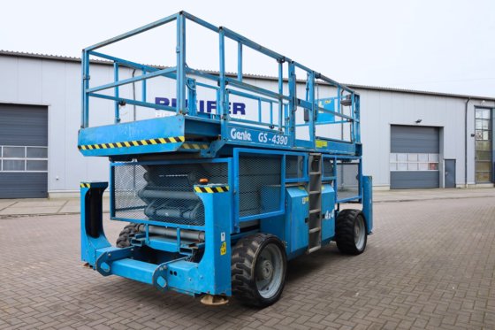 2012 Genie GS4390