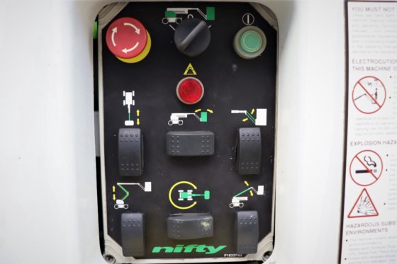 2013 ニフティリフトHR17NDEハイブリッド