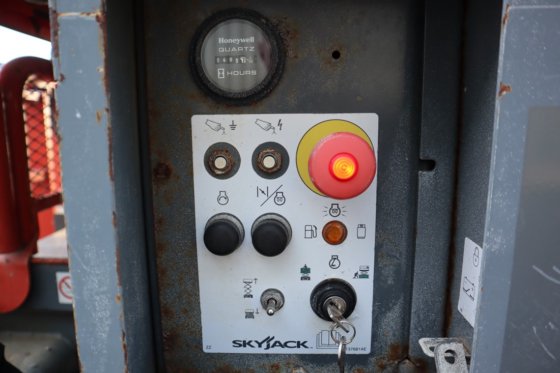 2014 スカイジャック SJ6826