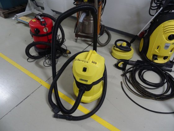 x KÄRCHER MV3 wet-dry vacuum cleaner in Kernen, Germany