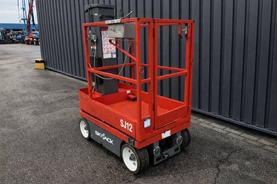 2013 SkyJack SJ 12 |