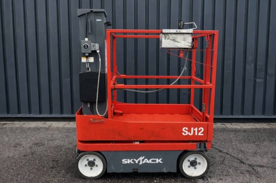 2013 SkyJack SJ 12 |