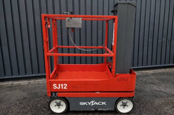 2013 SkyJack SJ 12 |