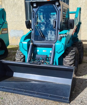 Mini carregadeira Sunward