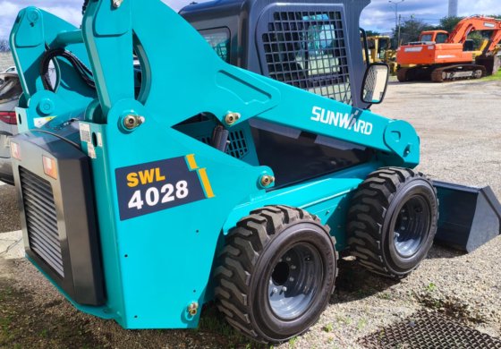 Mini carregadeira Sunward