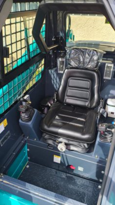 Mini carregadeira Sunward