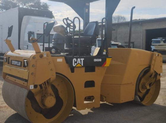 Rolo compactador CB434d CAT