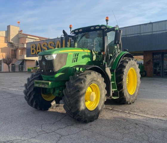 2017 JOHN DEERE 6175 R