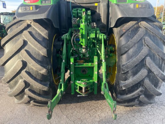 2017 JOHN DEERE 6175 R