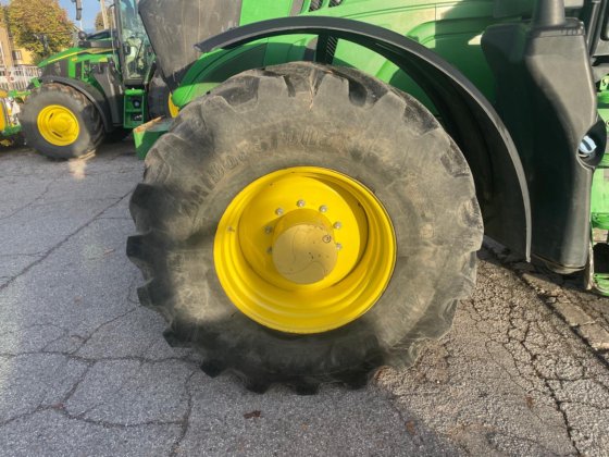2017 JOHN DEERE 6175 R