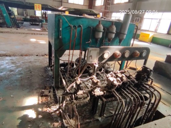 2010年、中国上海で傾斜2ロール鋳造(アルミニウム)を使用