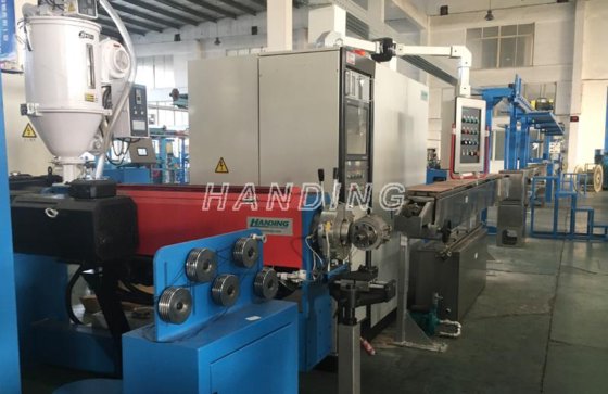 物理的発泡押出ラインの手渡し