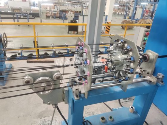 带钢铠装的手动单捻机