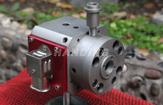 Manipulation de la traverse à