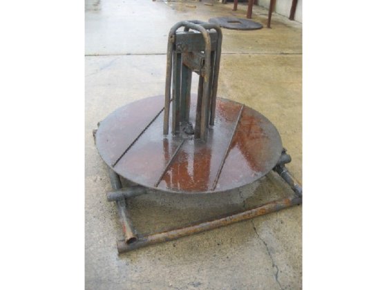 WIRE TURNTABLE 60" in Ivyland,