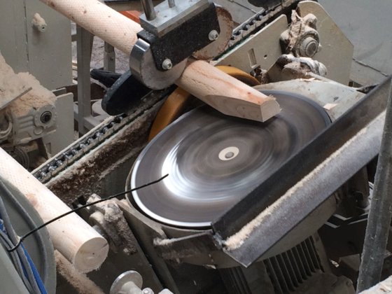 POINTING AND CHAMFERING MACHINE