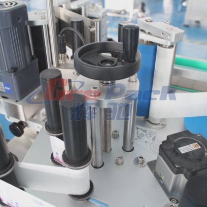 Round Bottles Labeling Machine with