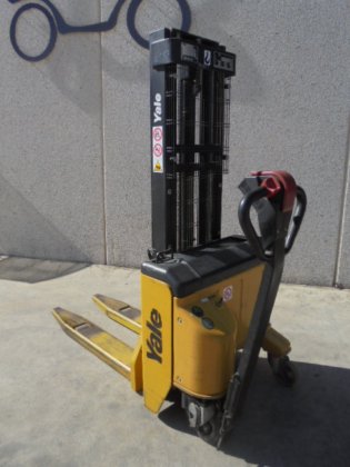 1998 YALE MS10E