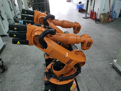 KUKA KR16