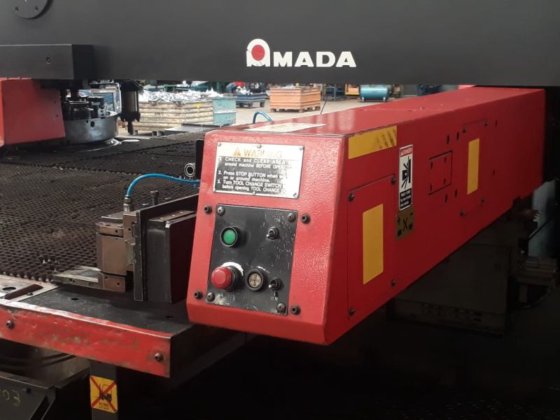 2000 CNC AMADA VIPROS-367 Queen